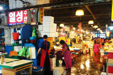 marché authentique idée de visite en Corée du sud à Séoul poisson frais découverte de la cuisine coréenne
